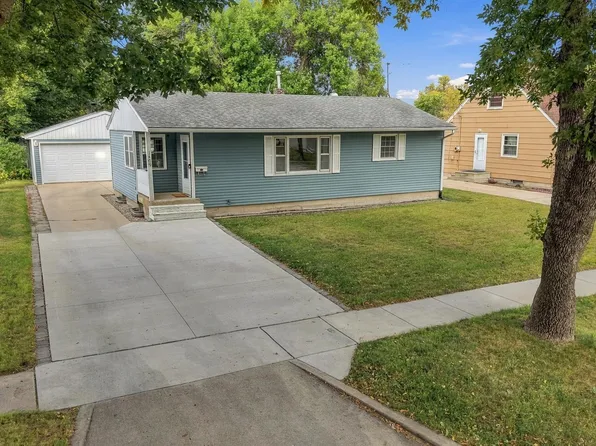 1409 18th St S, Fargo, ND 58103