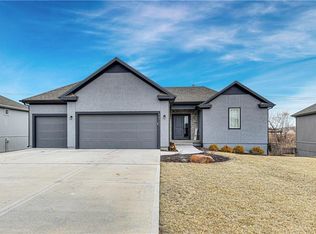 18905 Redbud Ln, Spring Hill, KS 66083