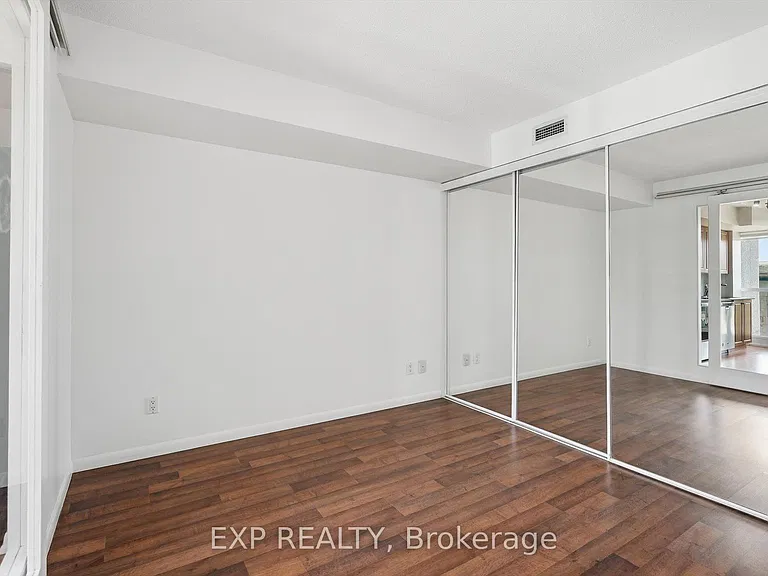 209 Fort York Blvd #667 — Photo 16