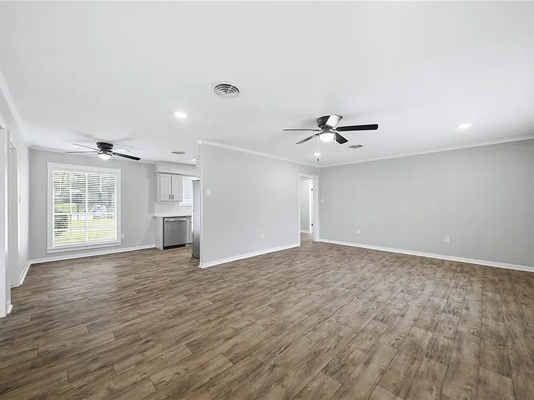 2304 Devonshire St — Photo 8