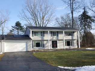 5733 Raven Rd, Bloomfield Hills, MI 48301