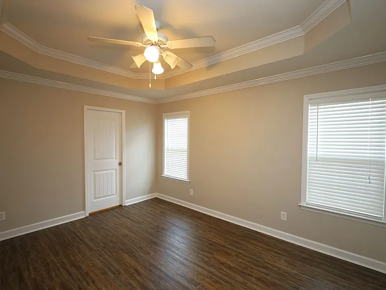 5313 Vine Dr — Photo 6