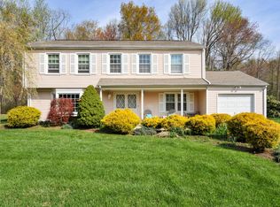 36 Devon Dr, Manalapan, NJ