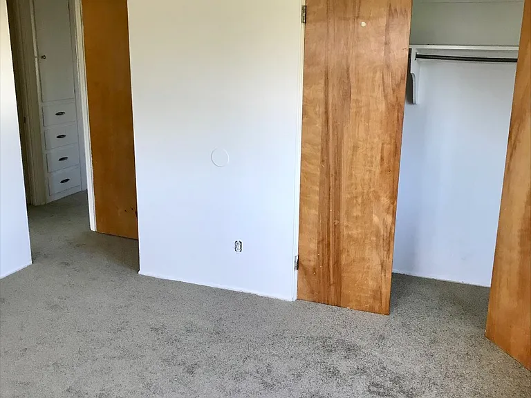 565 Treeside Dr — Photo 3