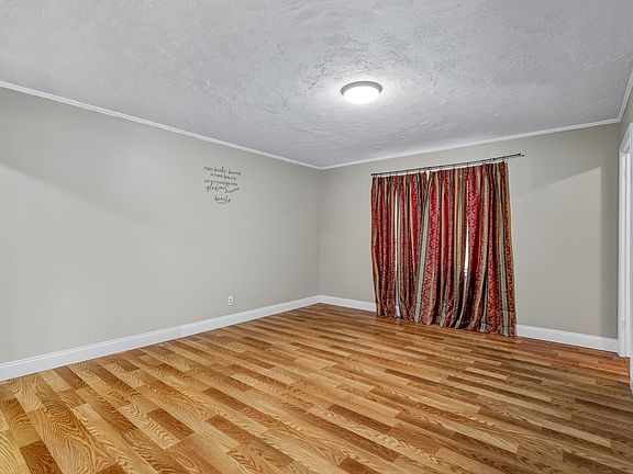 4th image of 10 Rosewood Dr