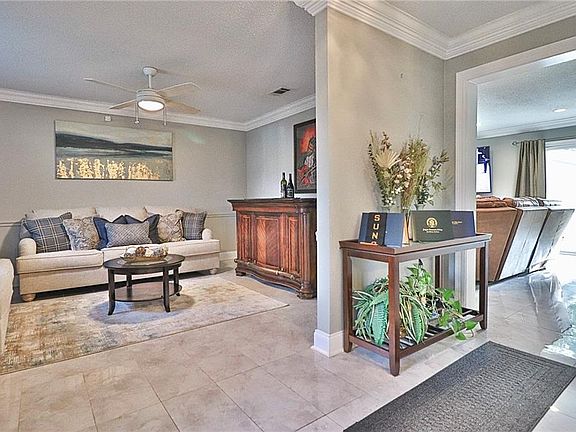 4th image of 2504 Woodmere Blvd
