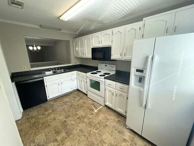 2505 W Broad St #414 — Photo 2