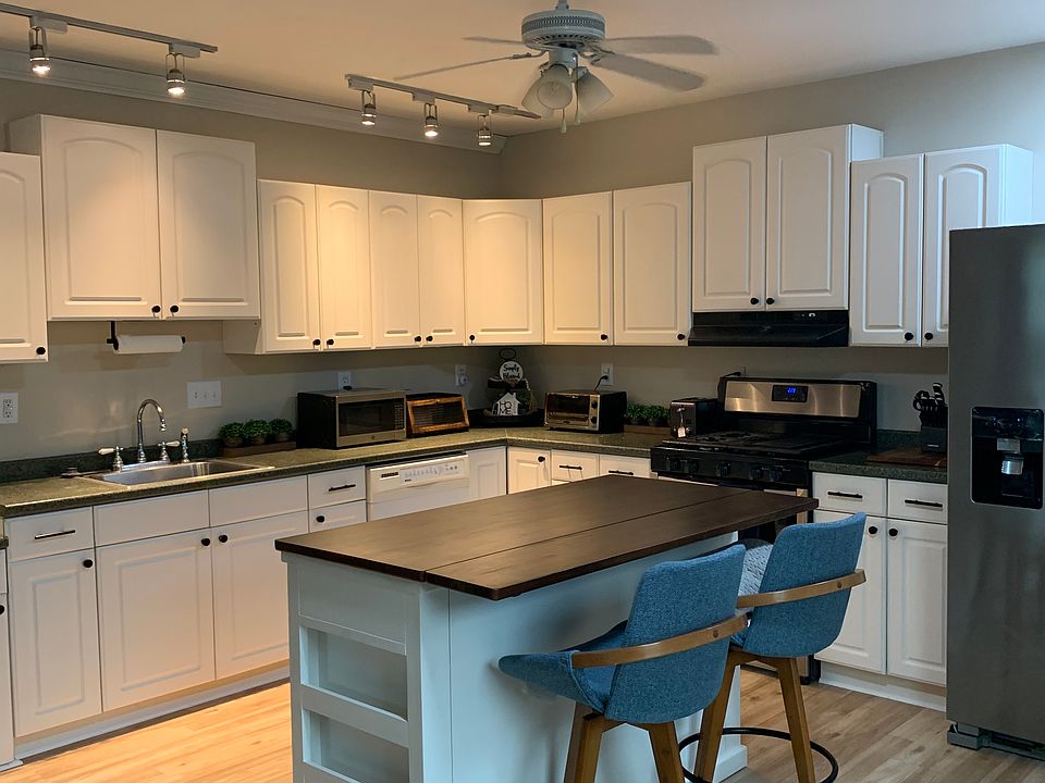 large kitchen with plenty of storage, gas range and refrigerator with water and ice maker