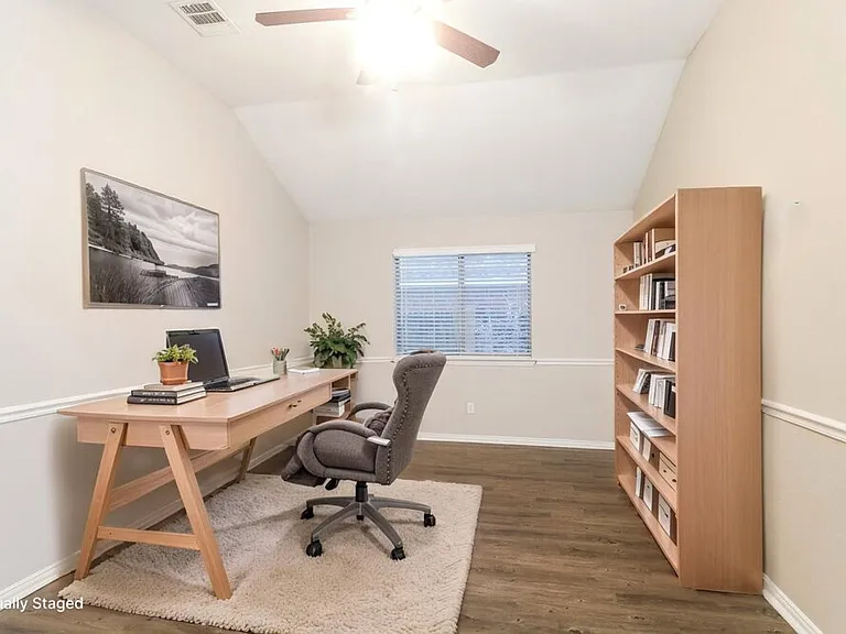 9308 Cynthia Ct — Photo 10