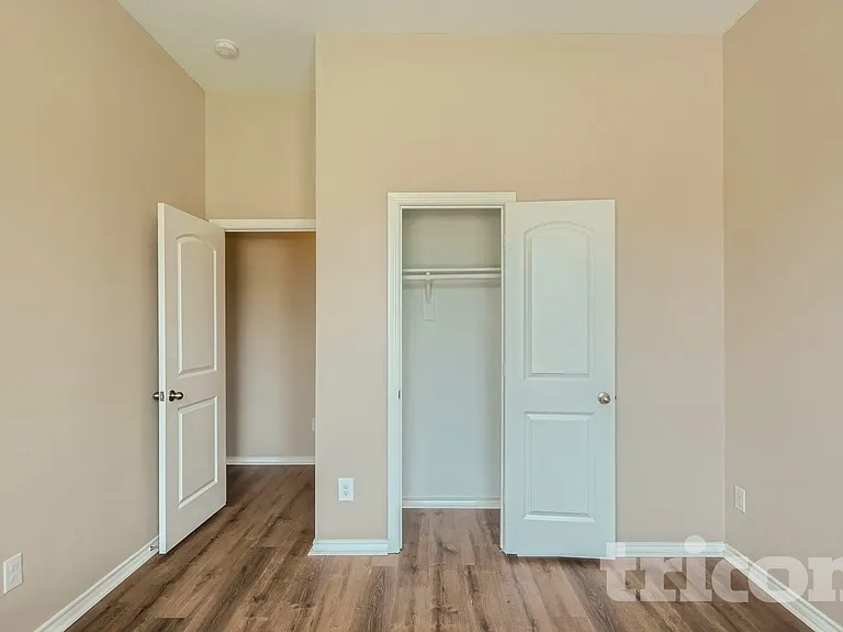 221 Anthony Ln — Photo 13