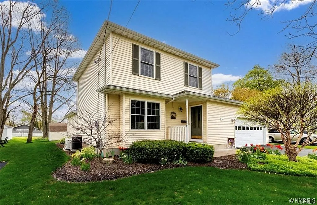 3 bed, 1.5 bath, 1560 sqft, $4,000 — Photo 1