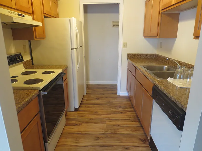 1531 Penrose Arch — Photo 6