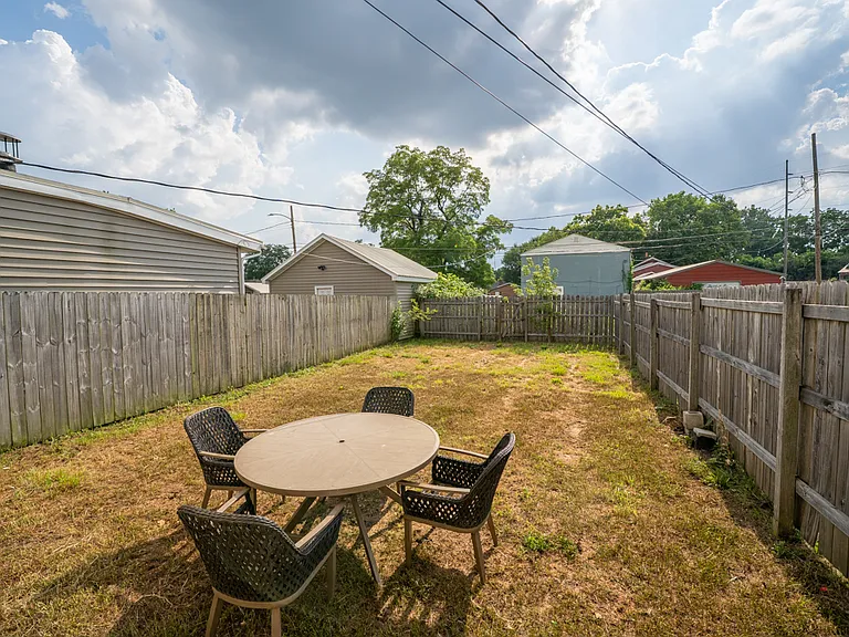 411 S Yale Ave — Photo 12