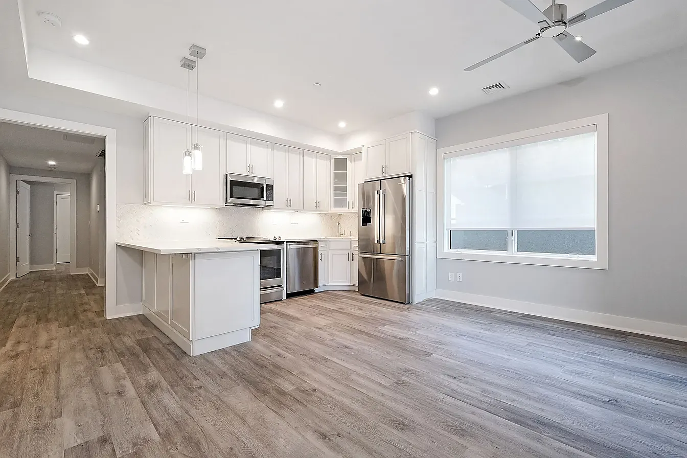 2 bed, 905 sqft, $4,700 — Photo 2