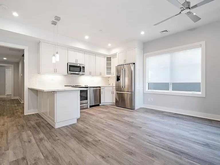 355 Phillips Park Rd #303 — Photo 2