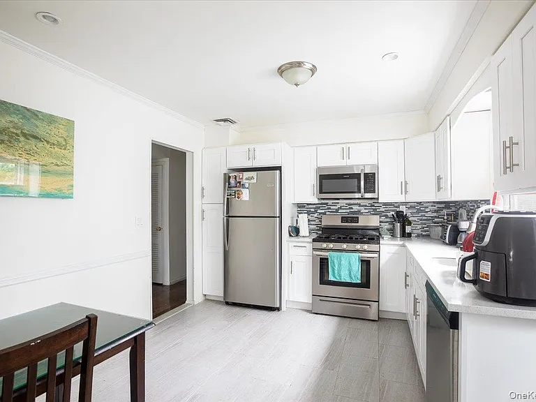 525 E Beech St #1 — Photo 12