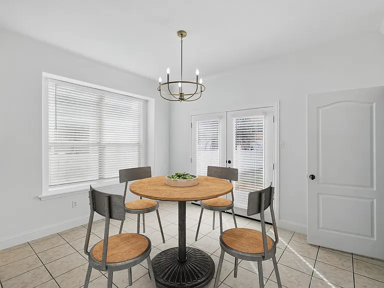924 Charleston Ln — Photo 5