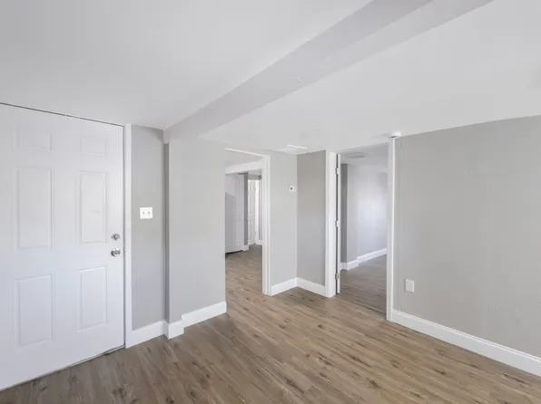 955 9th Ave S #A, Saint Petersburg, FL 33705