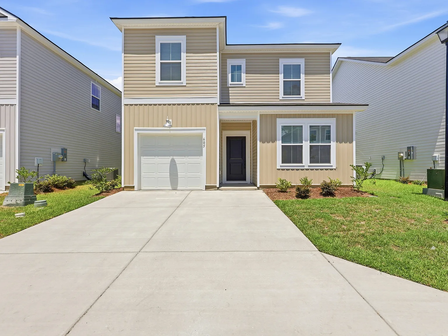 4 bed, 2.5 bath, 1835 sqft, $2,550 — Photo 3