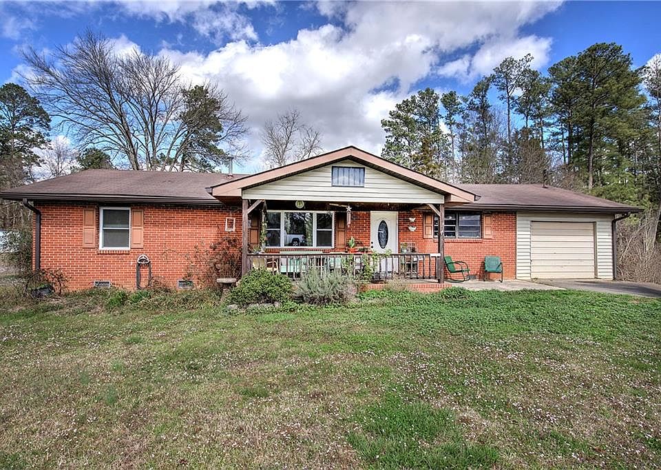 1st image of 29 Johns Dr NE