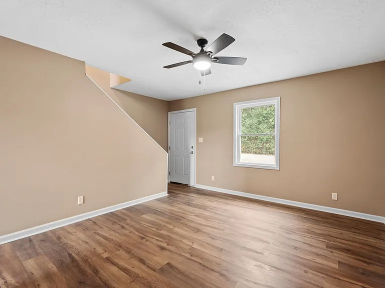 700 Jones Ln #8 — Photo 9