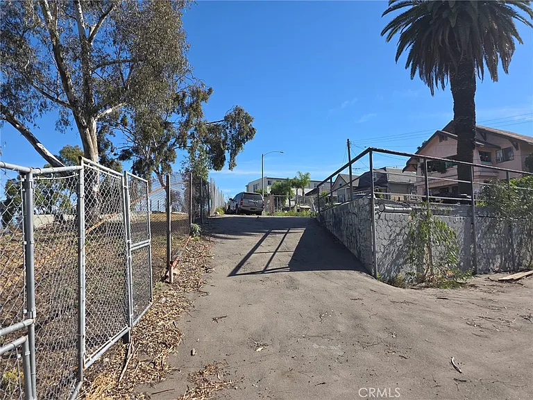 1203 E Cesar E Chavez Ave — Photo 29