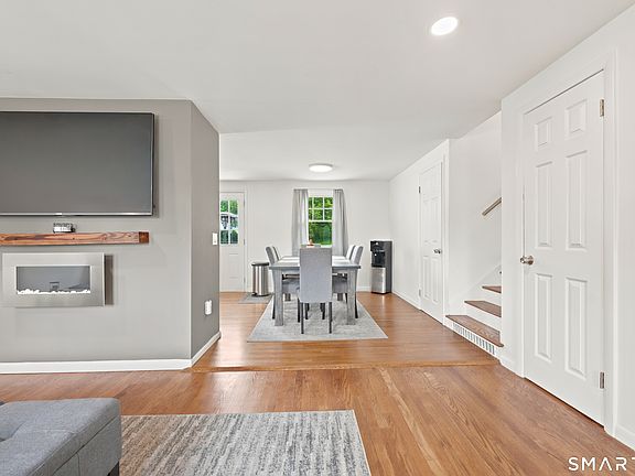 5th image of 91 Mount Carmel Avenue