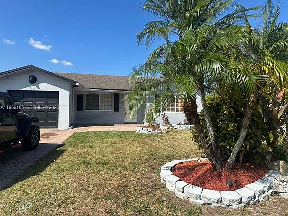 4th image of 8201 NW 105th Ave
