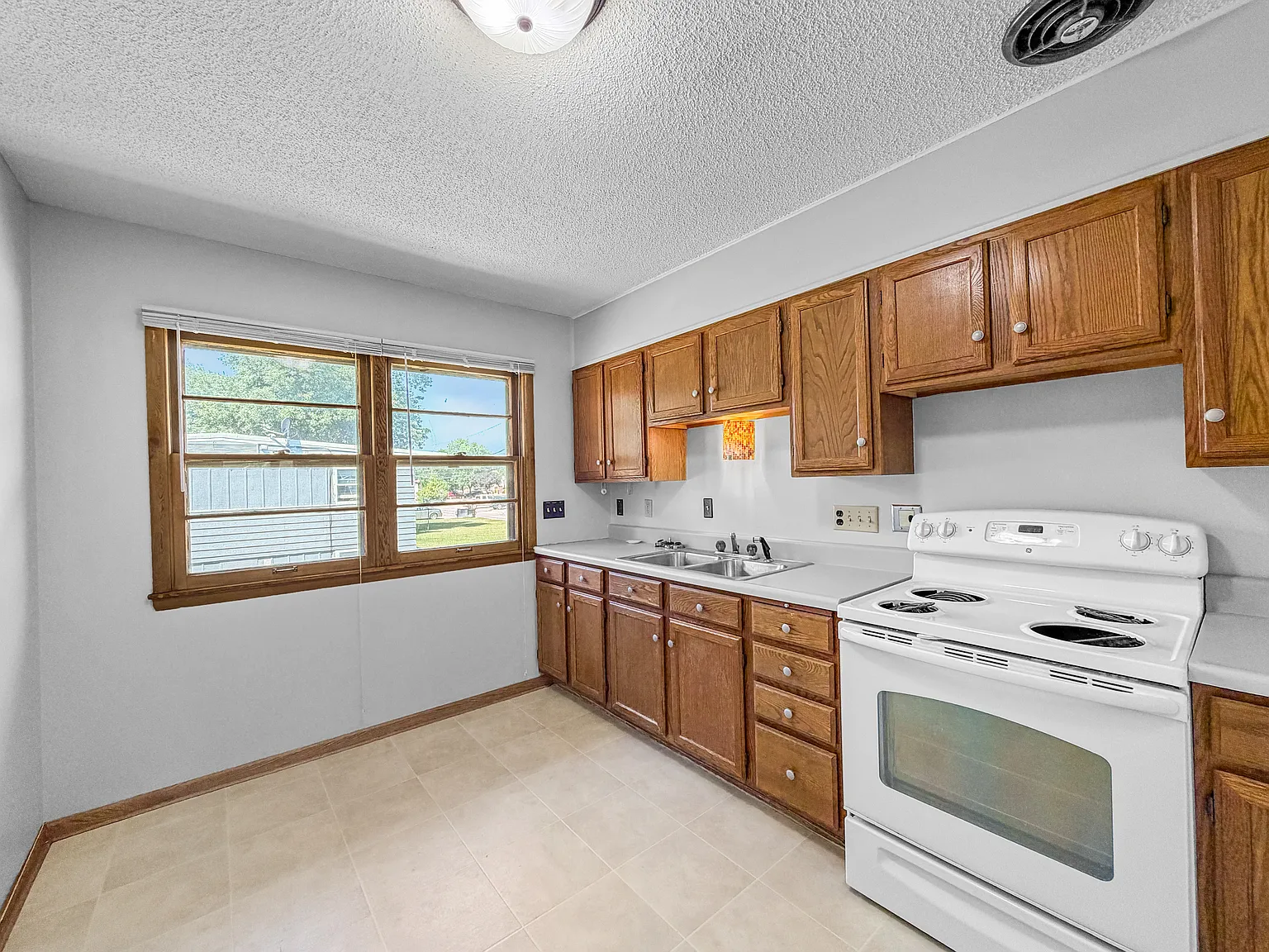 2 bed, 829 sqft, $915 — Photo 4