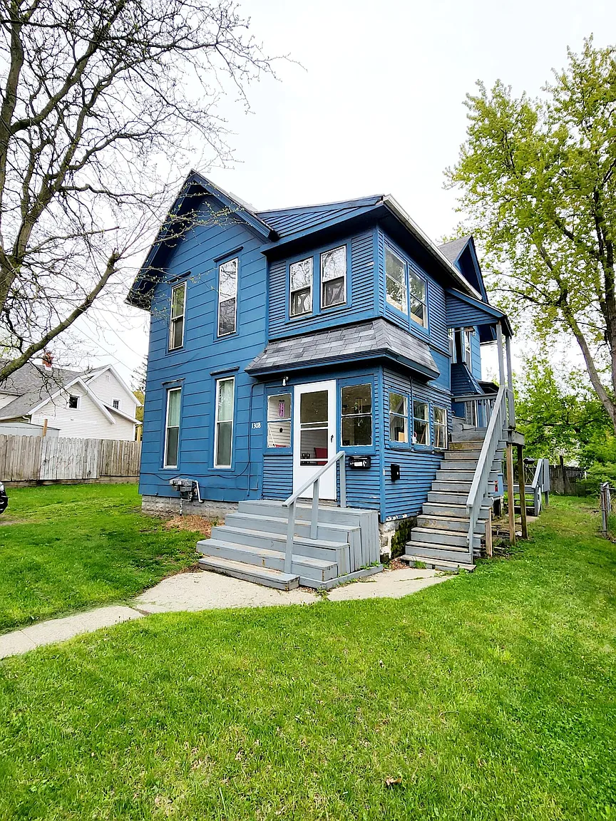1308 E North St photo 1