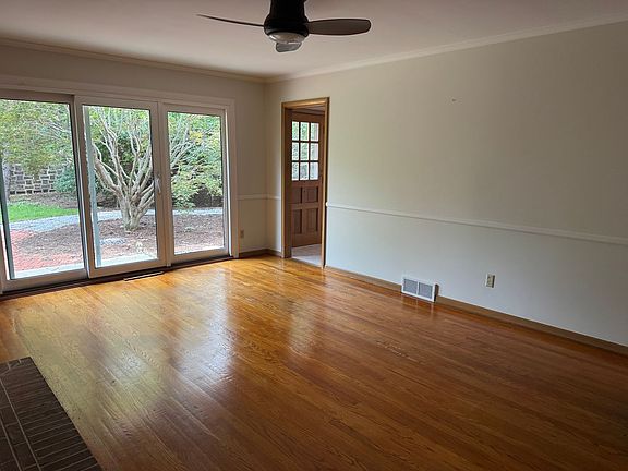 5th image of 2030 Chardon Rd