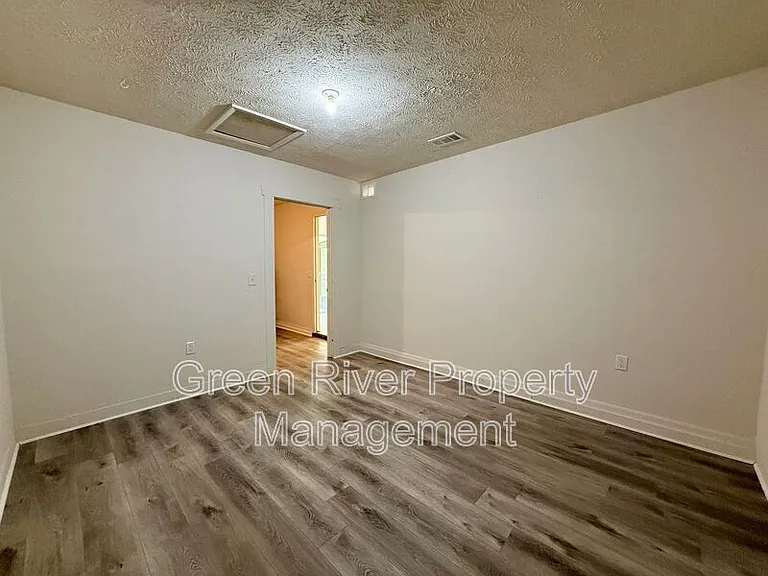7398 Worthington Rd — Photo 24