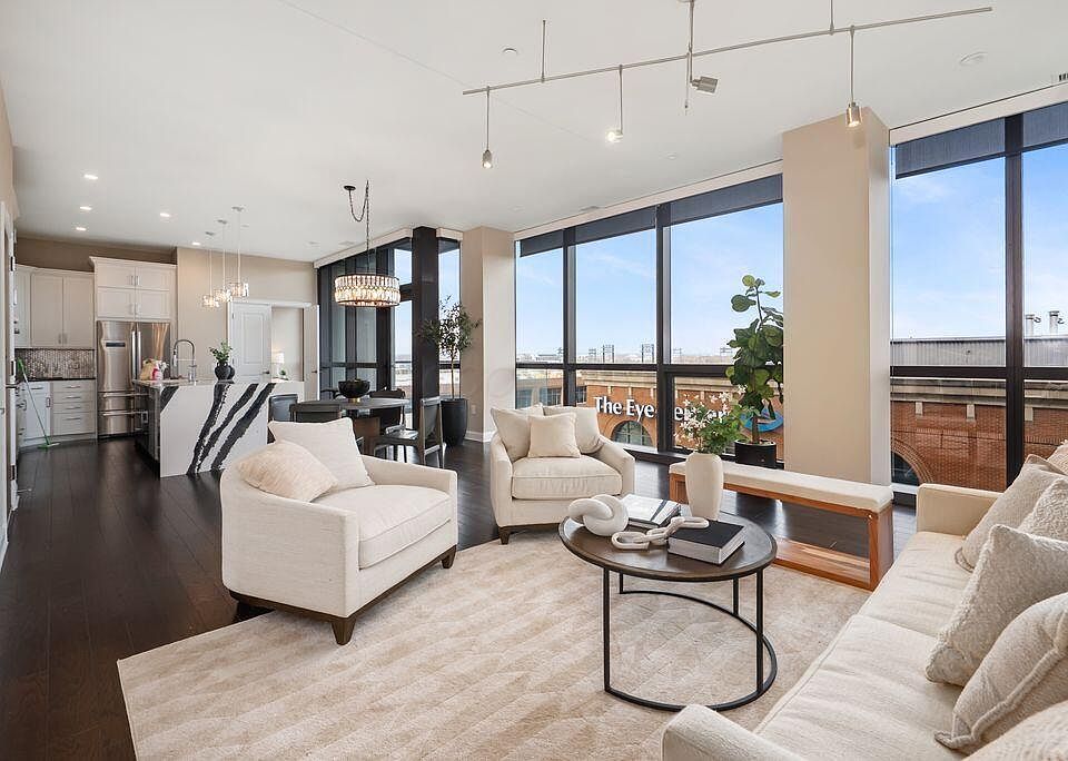 1st image of 250 Spring St APT 724