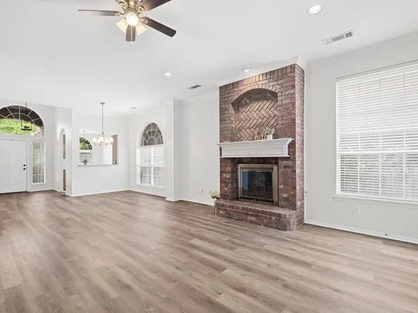 309 Chantilly Ct, Hurst, TX 76054