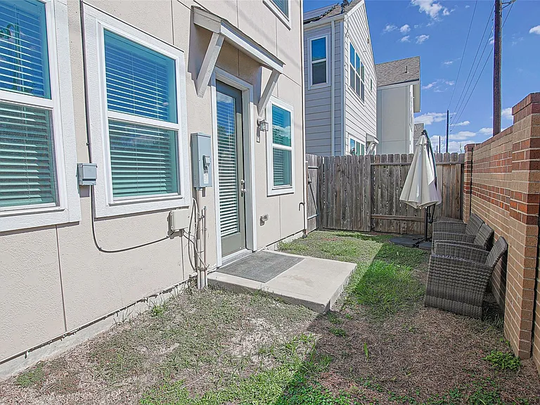 10005 Brickhouse Dr — Photo 29