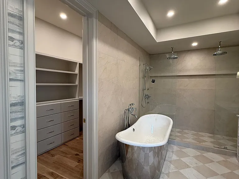 110 Lynnwood Blvd — Photo 13