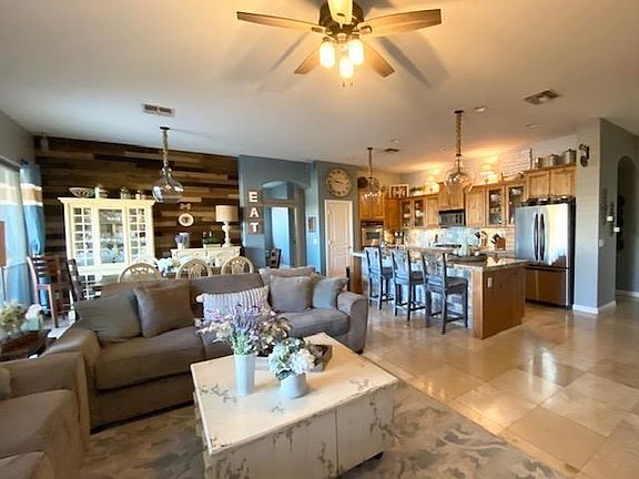 FAMILY ROOM 3