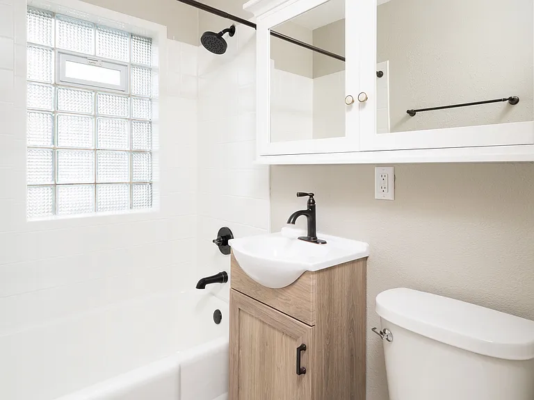 3388 S Kinnickinnic Ave — Photo 10