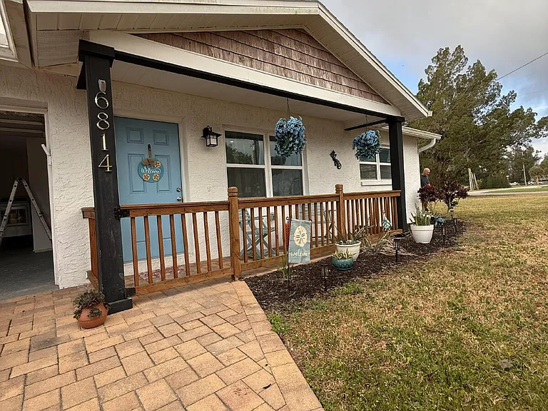 6814 Driftwood Dr — Photo 2