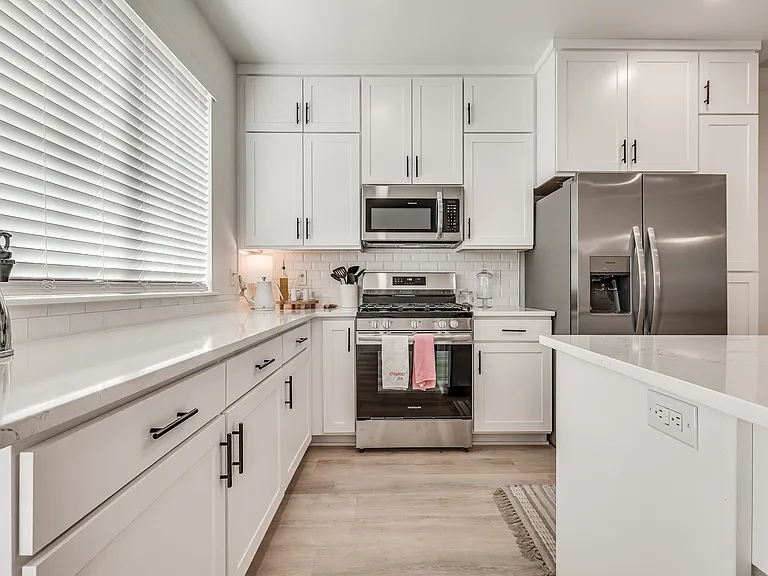 230 N Hoke St — Photo 10