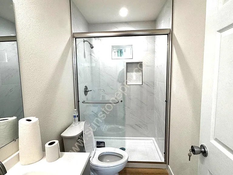 117 E Pearl St #117 — Photo 9