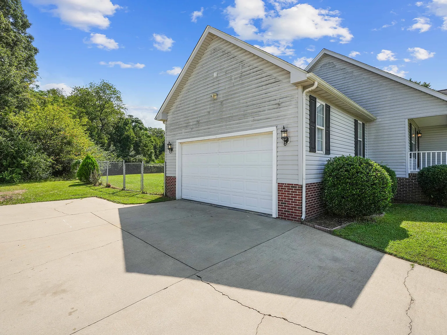 202 Starcrest Drive - 1 — Photo 4