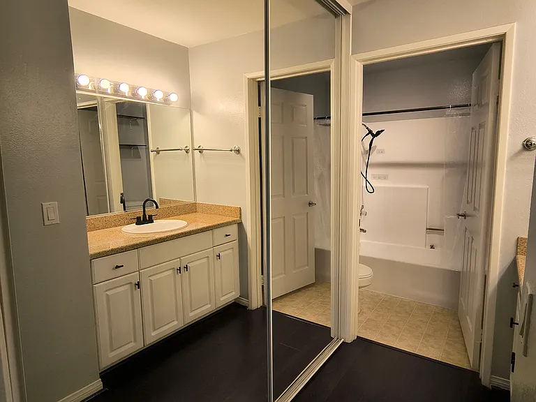 5530 Owensmouth Ave #233 — Photo 29