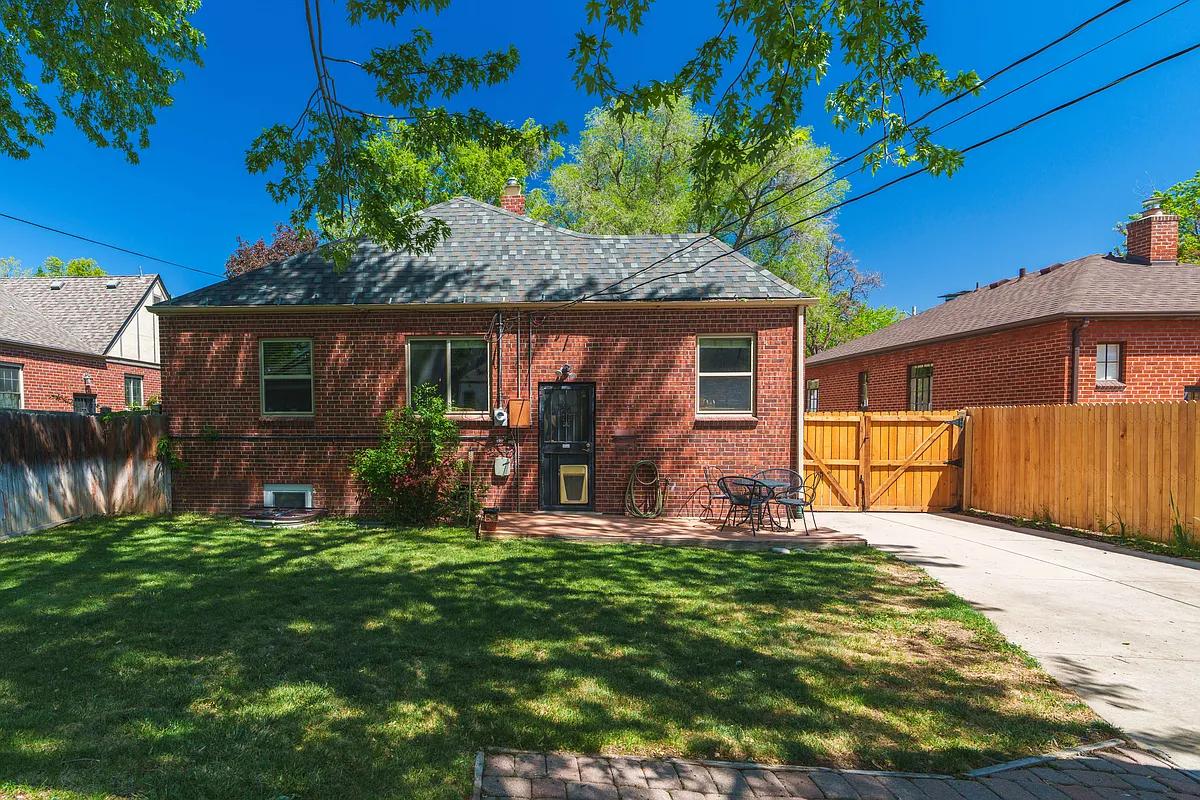 Building Photo - 1365 Glencoe St