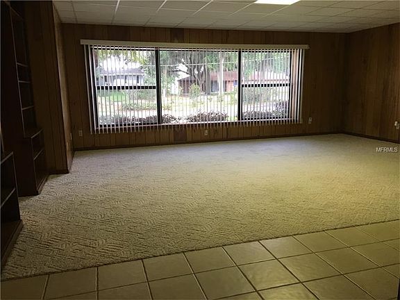 3rd image of 810 Arietta Dr
