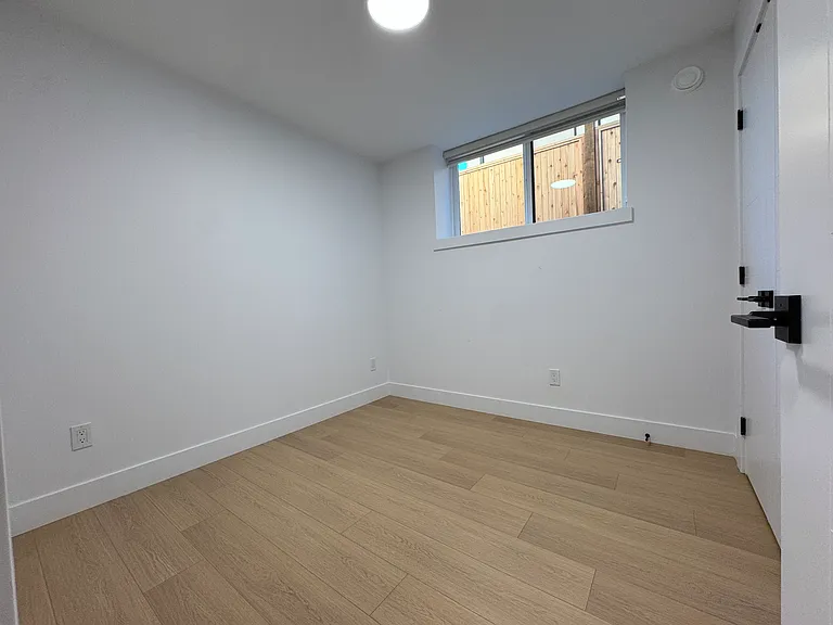 4557 Parker St — Photo 6
