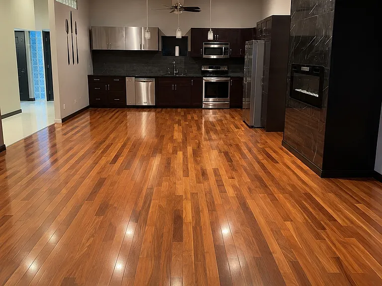 1041 E Warrington Ave — Photo 4