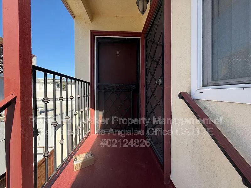 3 bed, 2.0 bath, 1300 sqft, $4,195 — Photo 3
