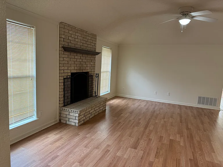 2217 Woodcreek #B — Photo 2