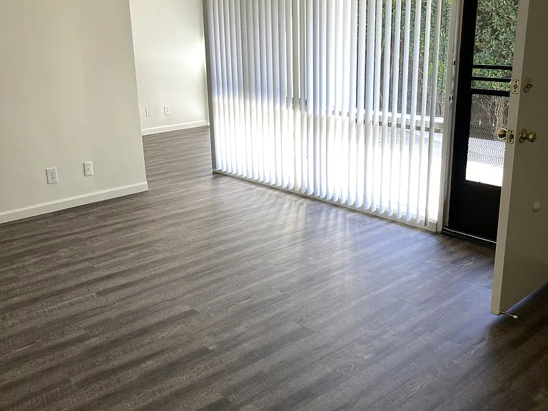 305 California Blvd — Photo 19